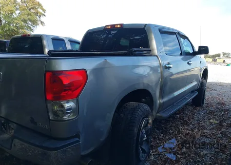2008 Toyota Tundra Limited 5.7L V8 z USA, uszkodzony, nr VIN 5TBDV58108S517863
